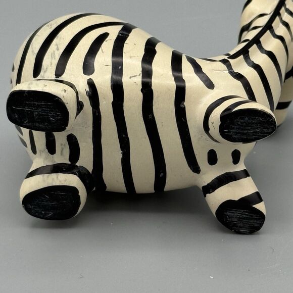 Vintage Hand Carved Soap Stone Zebra Figurine Hand Painted Wildlife Paperweight - Picture 9 of 10
